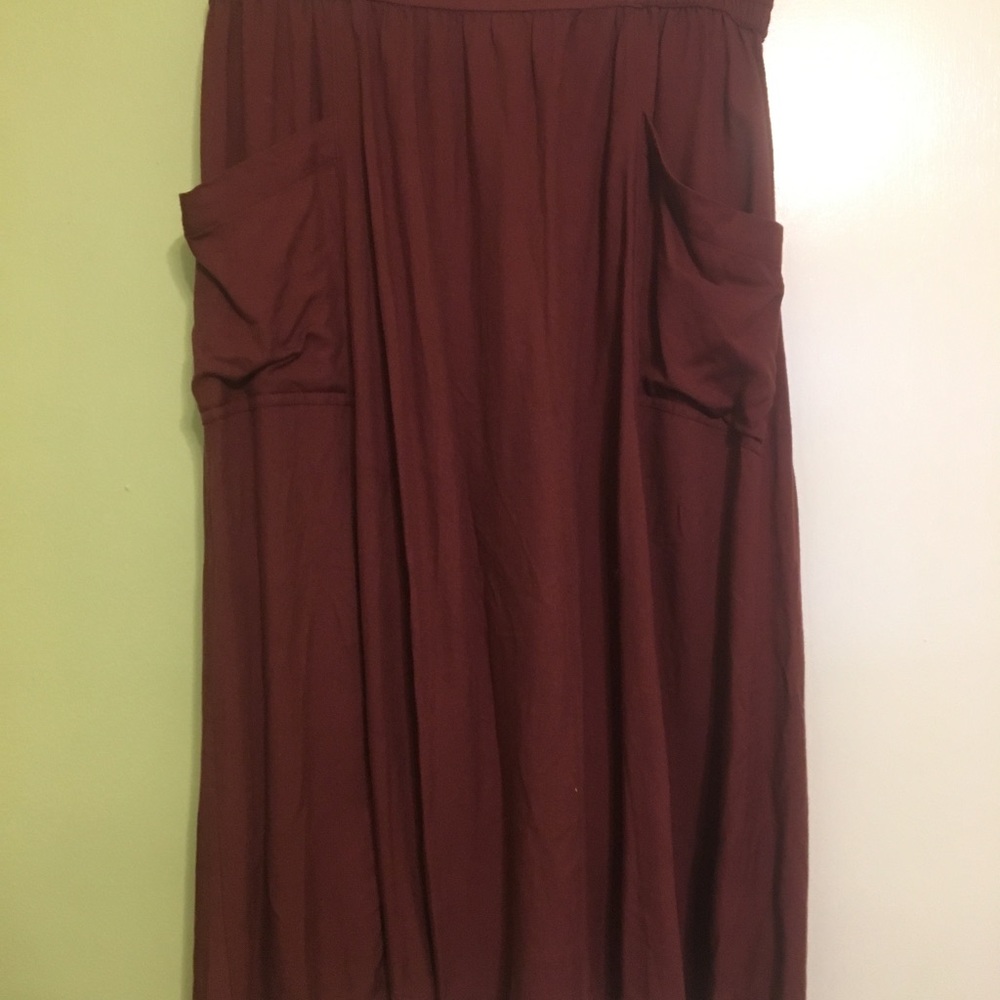 Midi-length Maroon Skirt with Pockets